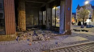 34-latka wjechała w dom towarowy
