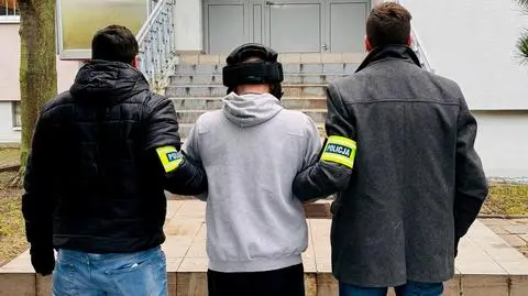 Nie żyje mężczyzna ugodzony nożem na parkingu. Zarzut zabójstwa dla 43-latka