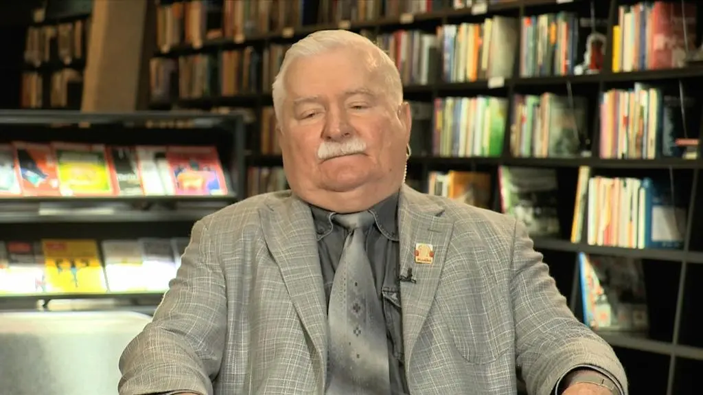 Wałęsa: Niech się błaźnią