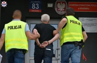 62-latek usłyszał zarzut znęcania się nad matką, a także spowodowania u niej obrażeń ciała