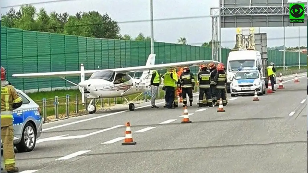 Lądowanie awionetki na A1