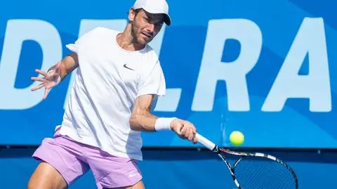 Pojechał tylko po rakiety. Przypadkowo zgłoszony do turnieju ogrywa kolejnych rywali