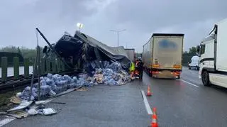 Wypadek ciężarówki na autostradzie A4
