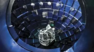 Komora, w której testowana jest fuzja jądrowa w National Ignition Facility