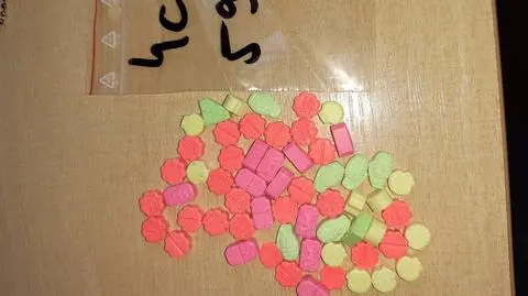 102 narkotykowe zarzuty dla 17 osób. Zaczęło się od kontroli drogowej