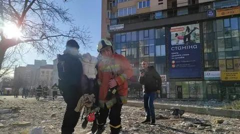 Zbombardowany dom mieszkalny w Kijowie