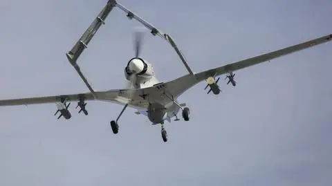 PREMIUM DRON BAYRAKTAR TB2. Widok z tyłu na napęd.