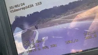 Kierujący otrzymał mandat i 15 punktów karnych