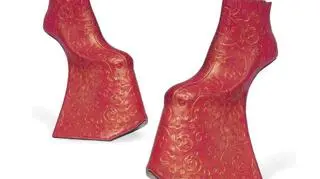 Buty projektu Noritaka Tatehana; cena wywoławcza: 3,8 tys