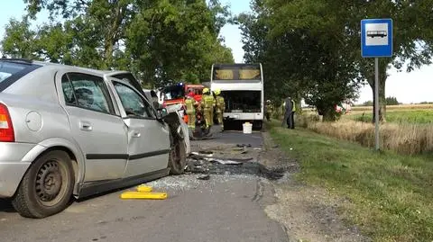 Wjechała w tył autobusu z dziećmi