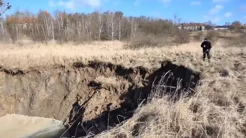 Zapadlisko na terenie dawnego wyrobiska