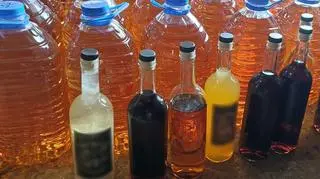 Bimber był barwiony aromatami spożywczymi i syropami  