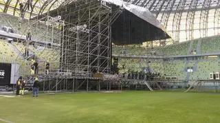 Prace głównie przy scenie