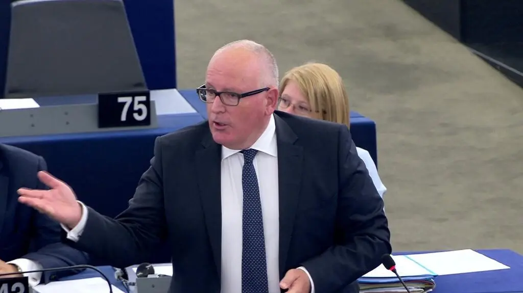 Timmermans: jak to się dzieje, że rząd może decydować, które wyroki publikować?