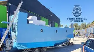 Hiszpańska policja przejęła półzanurzalną łódź do przemytu narkotyków