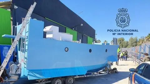 Hiszpańska policja przejęła półzanurzalną łódź do przemytu narkotyków