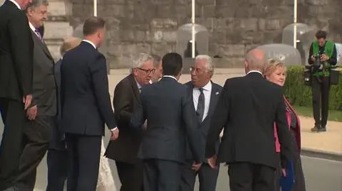 Juncker na szczycie NATO. Pomagali mu przywódcy