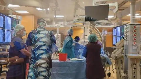 Wszczepili nastolatkom specjalną zastawkę przez skórę. Obyło się bez ciężkiej operacji