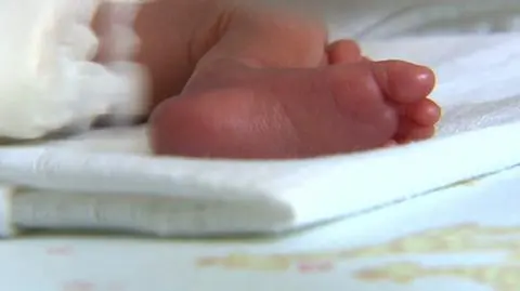 Drgawki, złamania kości czaszki, krwiaki w gałkach ocznych. Oskarżony "nie akceptował" 5-tygodniowego syna