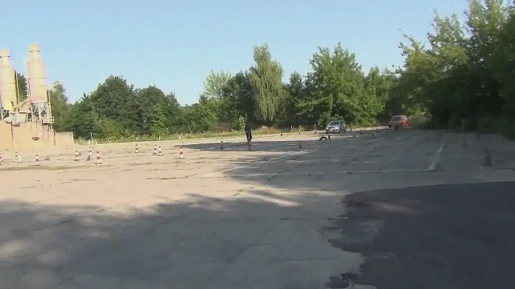 Naczelnik w czasie służby uczył jazdy autem? Film internauty