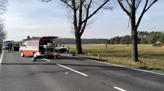 Czołowe zderzenie na dk 45 w okolicy miejscowości Zawada