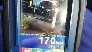 Pięć tysięcy mandatu i 40 punktów karnych dla kierowcy bmw