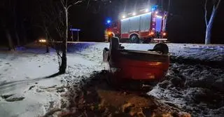 Dachowanie samochodu osobowego na DK 94