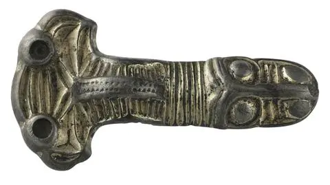 Zapinka płytkowa z okresu wędrówek ludów znaleziona pod Rogoźnem