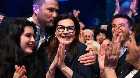 Aleksandra Dulkiewicz podczas ogłoszenia wyników