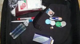 Policjanci znaleźli u niego cztery pary okularów z różnymi oprawkami oraz soczewki kontaktowe