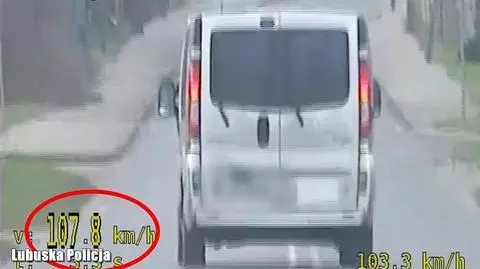 Jechał za szybko, wysepkę ominął lewą stroną. Nie wiedział, że za nim jadą policjanci. "Miał pecha"