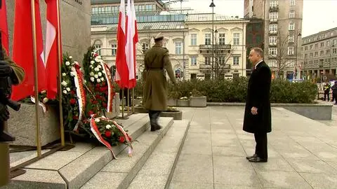 Politycy złożyli wieńce przed pomnikami "ojców niepodległości"