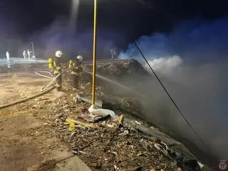 Strażacy walczyli z pożarem na wysypisku