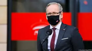 Adam Niedzielski przed Stadionem Narodowym 