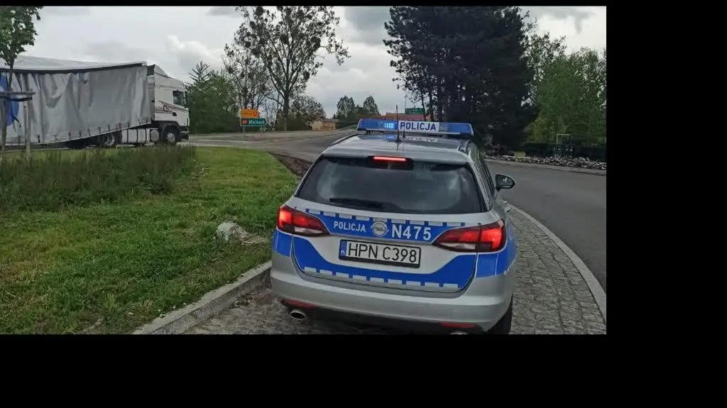 Policja ukarał kierowcę mandatem