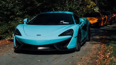 Mclaren wpadł w dziurę w drodze. Ogromne koszty wyczerpały limit gminy z ubezpieczenia