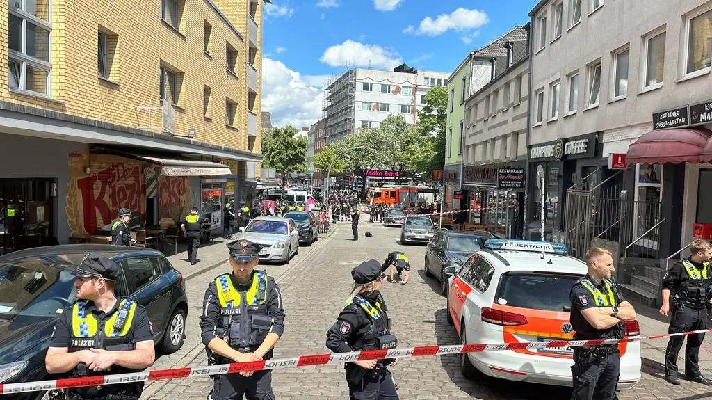 Atak na policjantów przy strefie kibica w Hamburgu