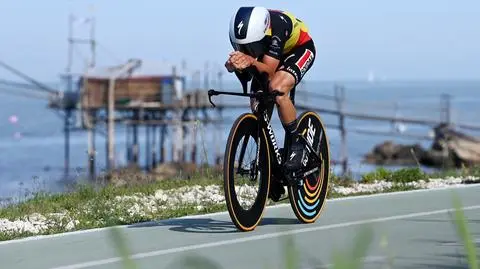 Evenepoel przefrunął inauguracyjny etap Giro d'Italia