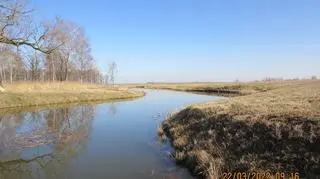 Nielegalny kanał prowadzący do jeziora Szymon
