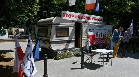 Jest publikacja orzeczeń Trybunału. Bus KOD odjeżdża