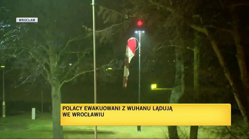 Samolot z Polakami z Wuhan wylądował we Wrocławiu 