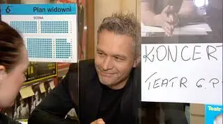 Dyrektor Żebrowski w okienku kasy