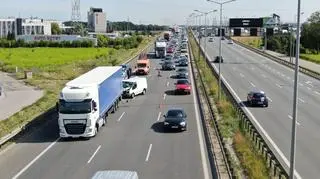 Duże utrudnienia na S8 po zderzeniu dwóch pojazdów