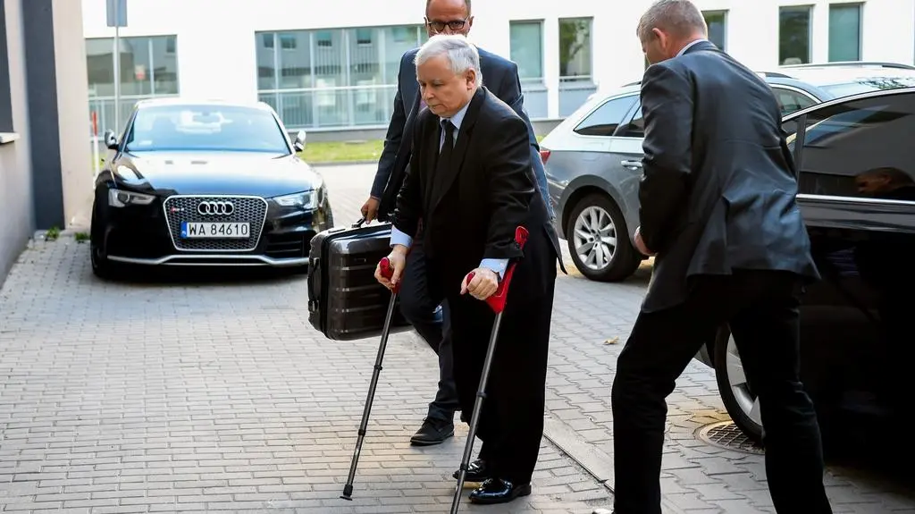 Brudziński: Kaczyński ma problem z kolanem