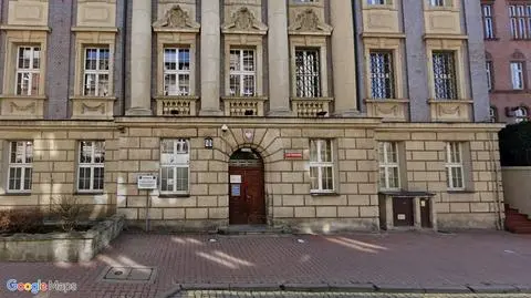 W trakcie rozprawy zawalił się sufit