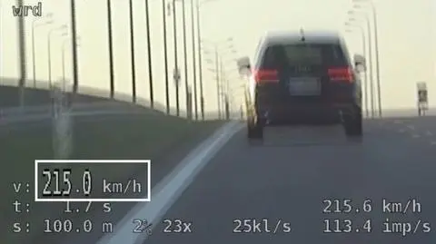  34-latek zatrzymany przez policję na drodze ekspresowej pędził 215 km/h.
