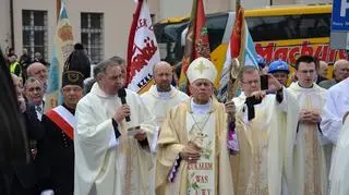 Homilię wygłosił biskup senior diecezji kaliskiej Stanisław Napierała