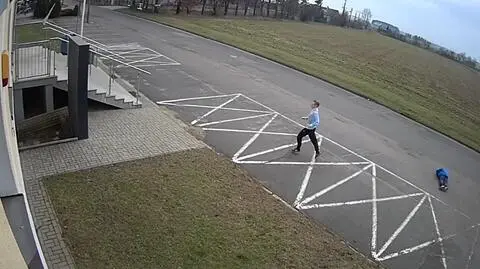 32-latek dostał ataku epilepsji, kierowca ruszył po pomoc