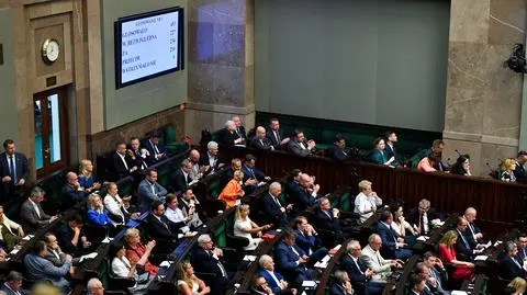 Warszawa, 16.08.2023. Tablica z wynikiem głosowania w Sejmie w Warszawie
