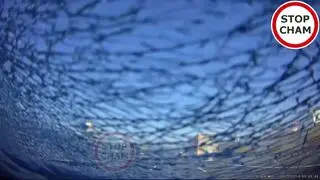 Z ciężarówki oderwał się lód i uderzył w samochód osobowy